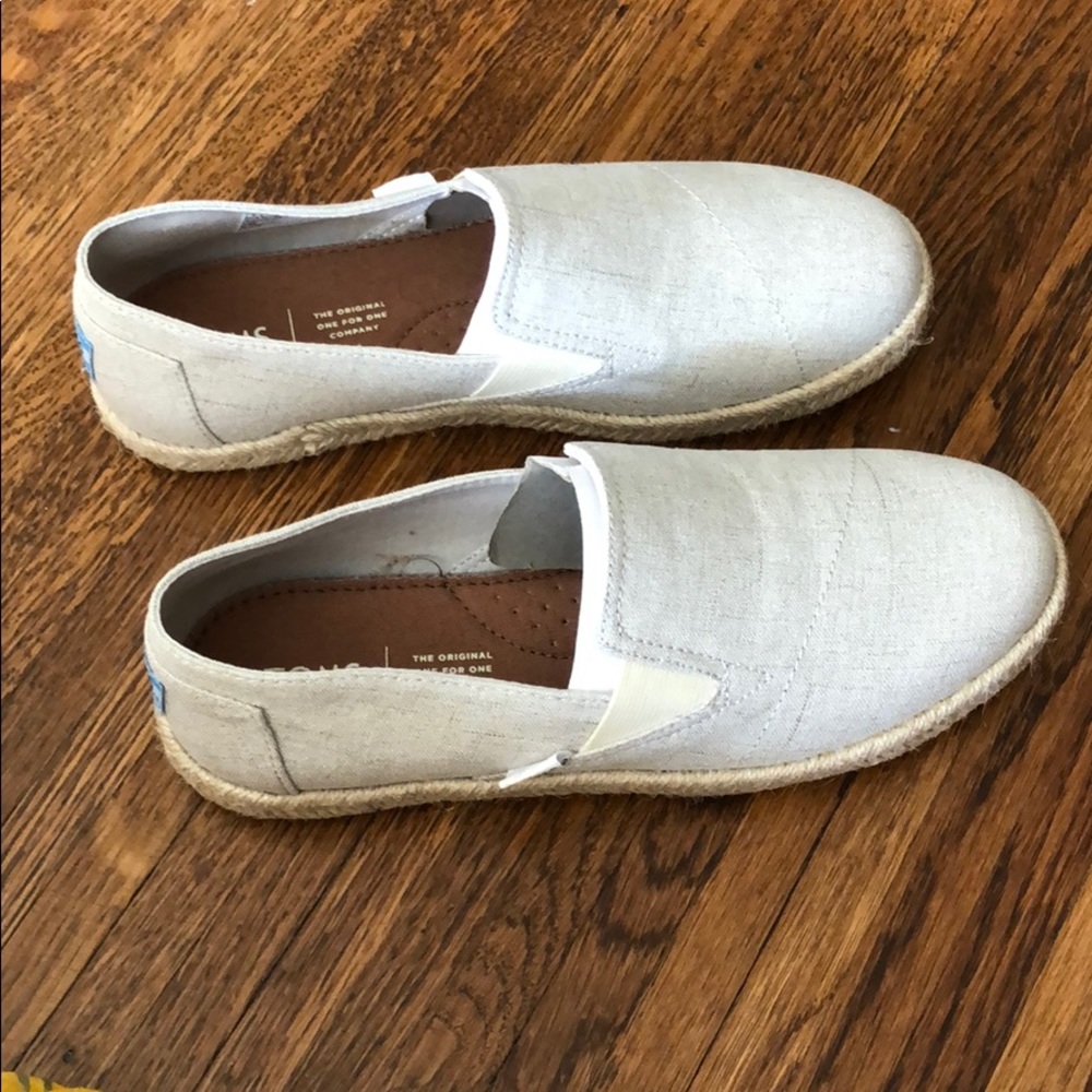 Brand new Toms size 8!